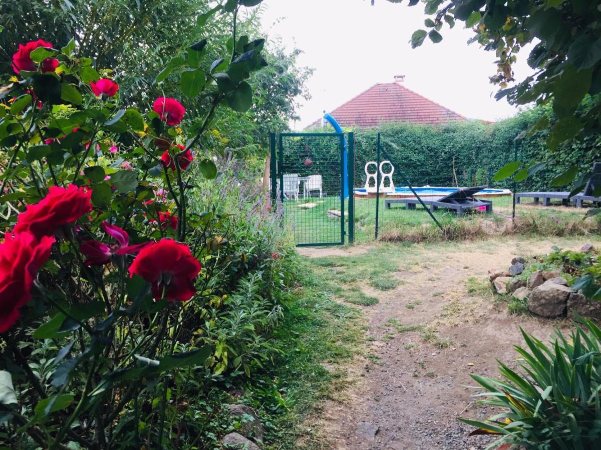 Les Maitres Sonneurs Bed & Breakfast Huriel Екстериор снимка
