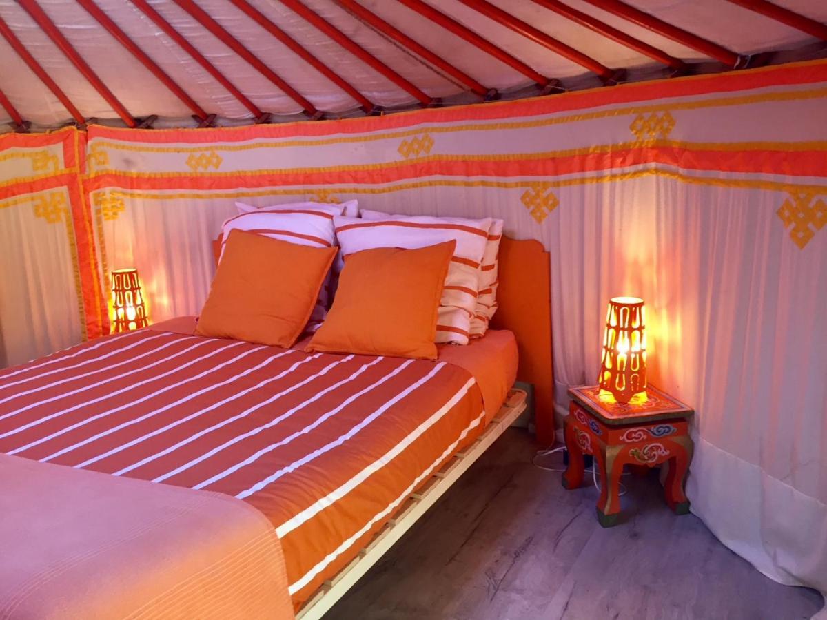 Les Maitres Sonneurs Bed & Breakfast Huriel Екстериор снимка